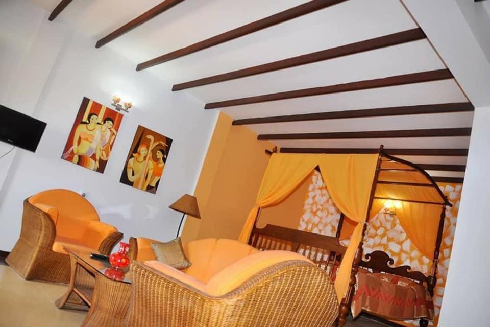 Solomon Beach Hotel Marawila Exterior photo