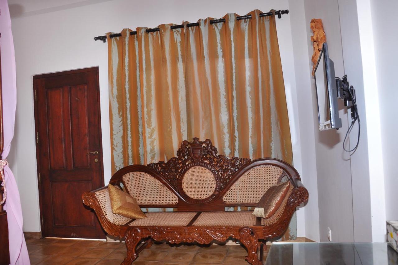 Solomon Beach Hotel Marawila Exterior photo