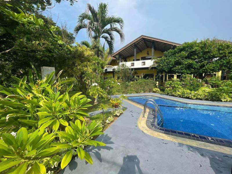 Solomon Beach Hotel Marawila Exterior photo