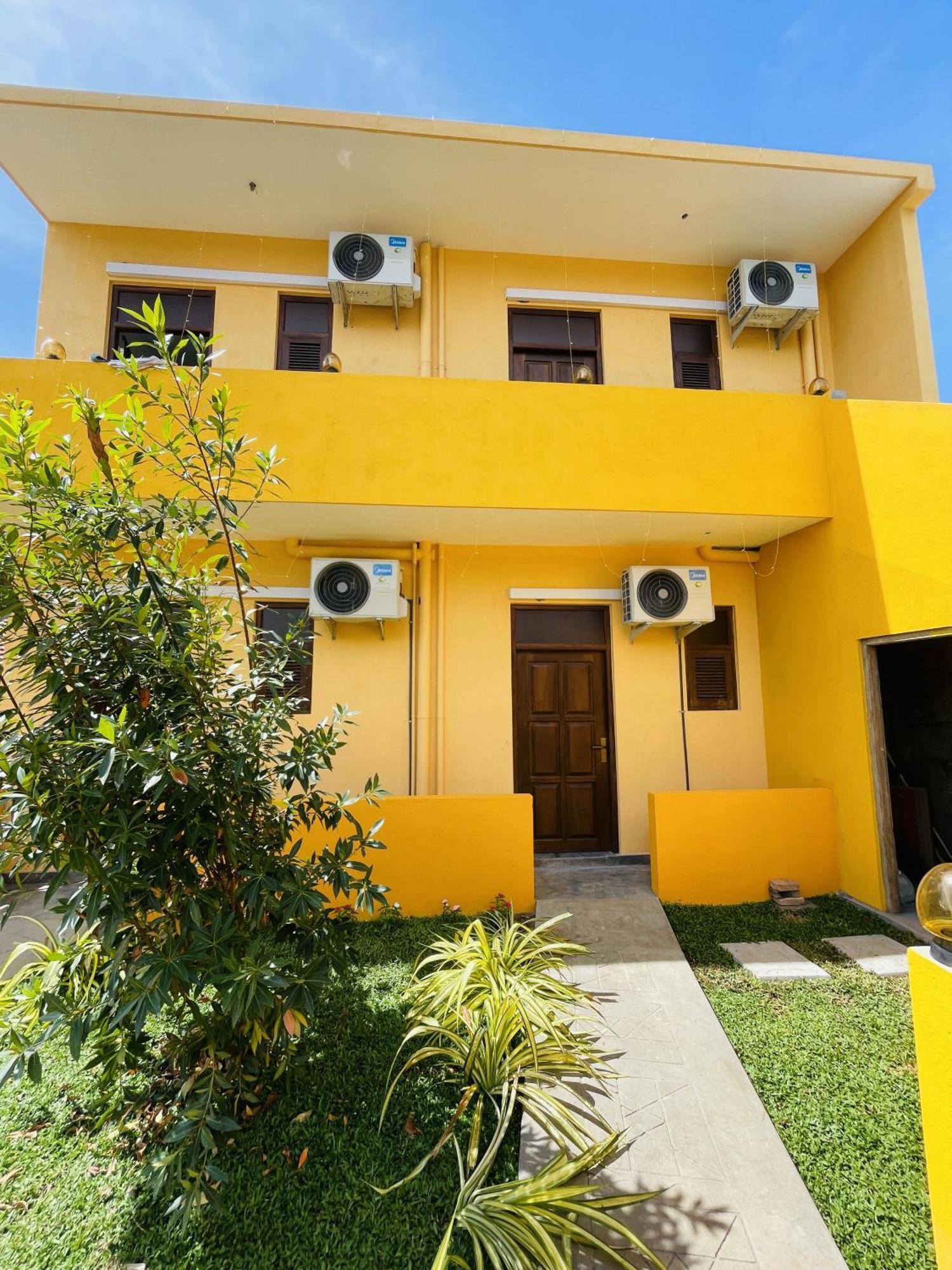Solomon Beach Hotel Marawila Exterior photo