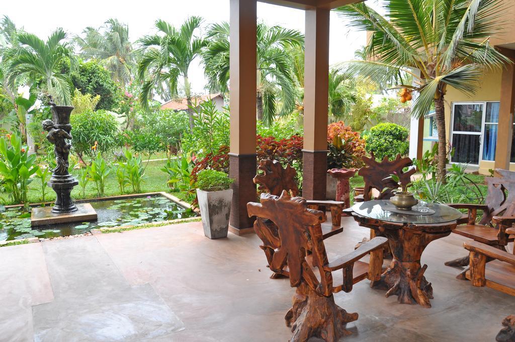 Solomon Beach Hotel Marawila Exterior photo