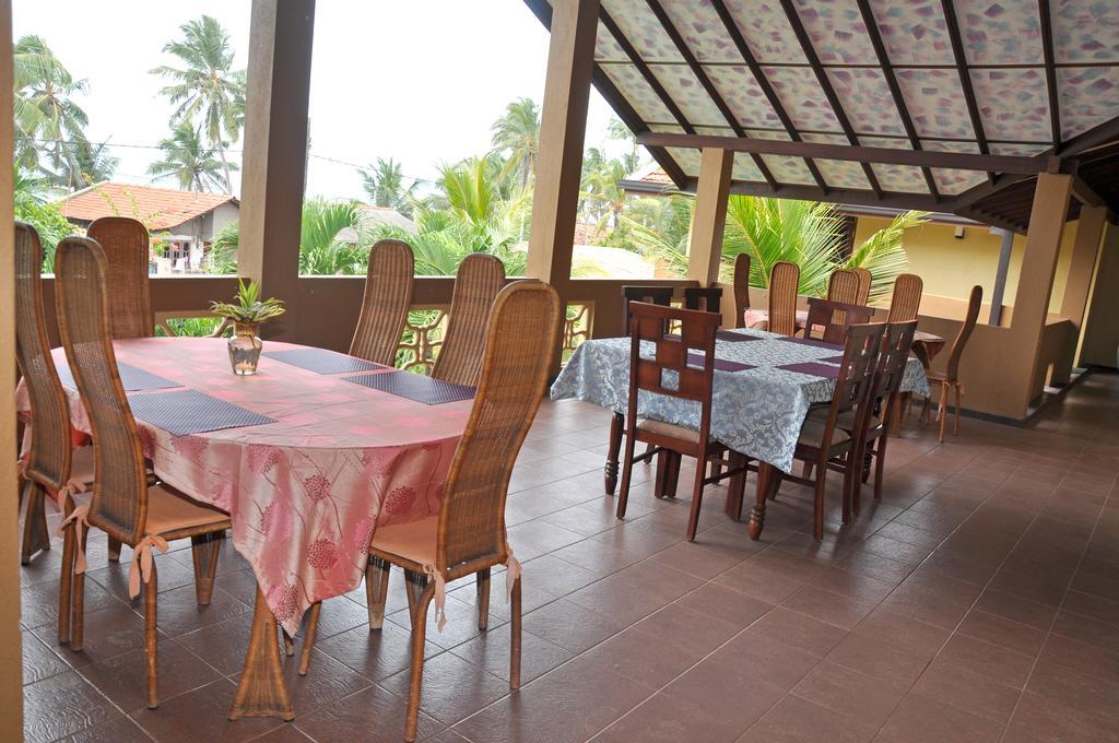 Solomon Beach Hotel Marawila Exterior photo