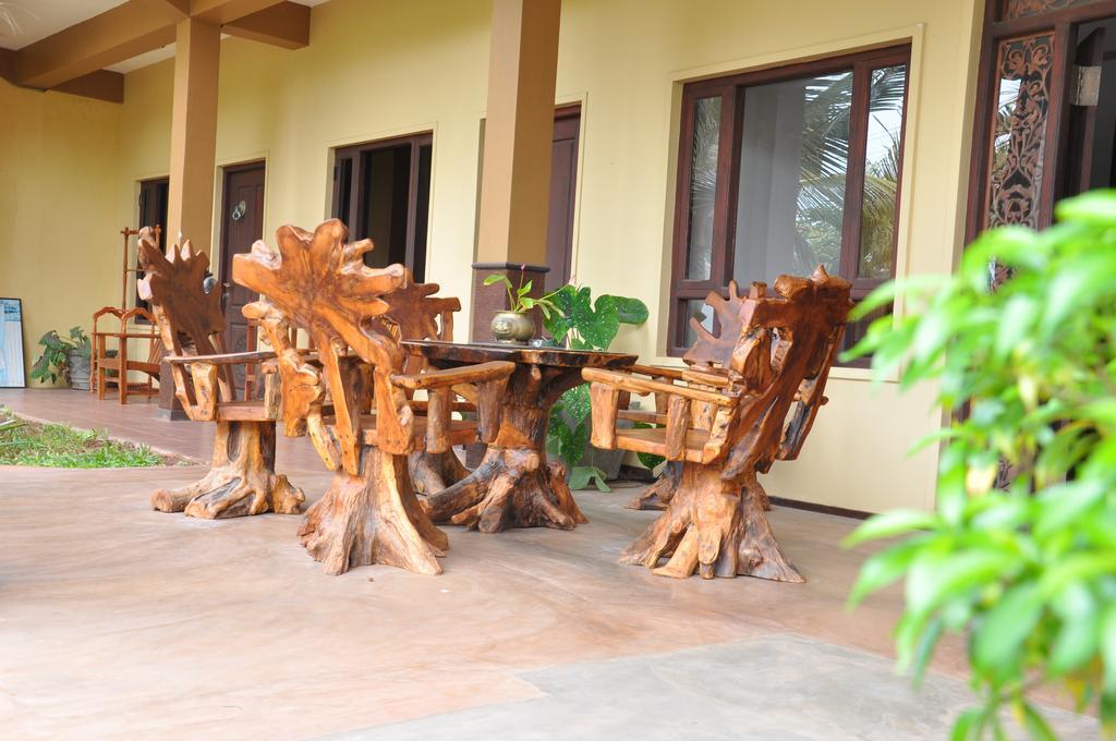Solomon Beach Hotel Marawila Exterior photo
