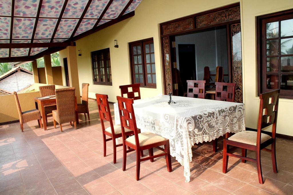 Solomon Beach Hotel Marawila Exterior photo